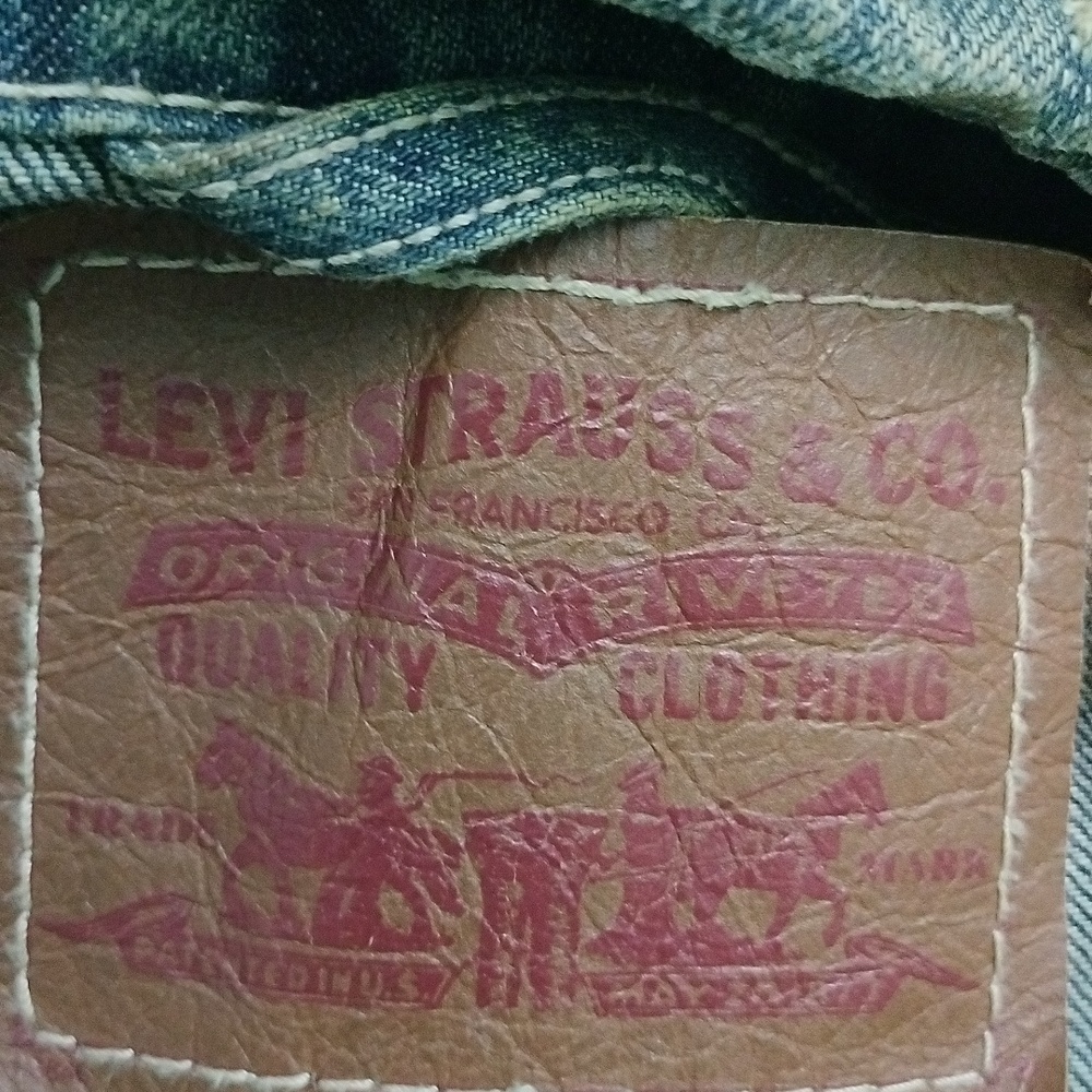 Levis Denim Vest with Assorted Pins - Picture 8 of 9